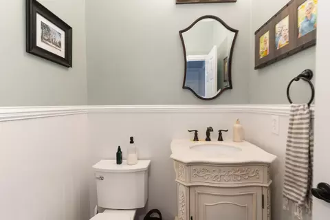 Bath - 939 Greenview Ct, Villa Hills, KY 41017 photo 1 of 7