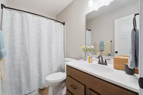 Bath - 3901 Volterra Ln, Covington, KY 41017 photo 4 of 4
