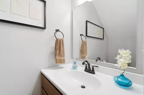 Bath - 3901 Volterra Ln, Covington, KY 41017 photo 1 of 4