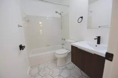 Bath - 822 Deena Dr, Villa Hills, KY 41017 photo 3 of 4