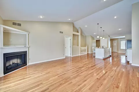 Living - 566 Palmer Ct, Crestview Hills, KY 41017 photo 6 of 10