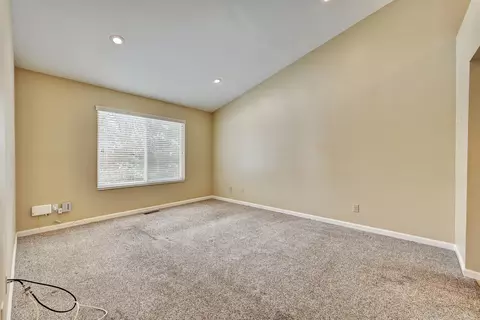Living - 566 Palmer Ct, Crestview Hills, KY 41017 photo 7 of 10