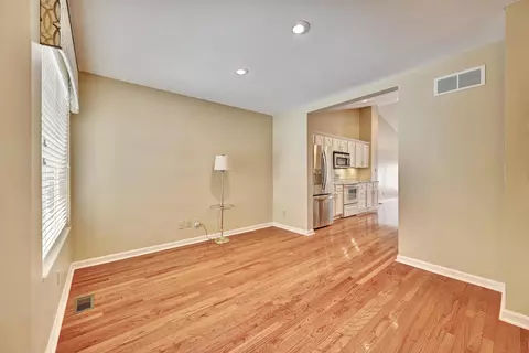 Living - 566 Palmer Ct, Crestview Hills, KY 41017 photo 2 of 10