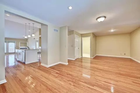 Living - 566 Palmer Ct, Crestview Hills, KY 41017 photo 3 of 10