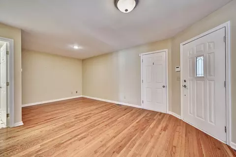 Living - 566 Palmer Ct, Crestview Hills, KY 41017 photo 4 of 10