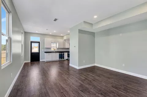 Living - 1302 Russell St, Covington, KY 41011 photo 3 of 5
