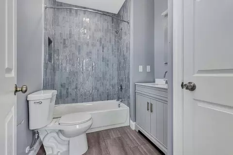 Bath - 1302 Russell St, Covington, KY 41011 photo 3 of 4