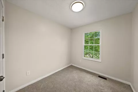 Bedroom - 37 Otter Dr, Taylor Mill, KY 41015 photo 4 of 5