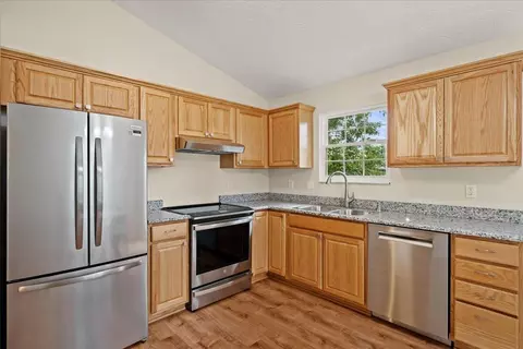 Kitchen - 37 Otter Dr, Taylor Mill, KY 41015 photo 2 of 2