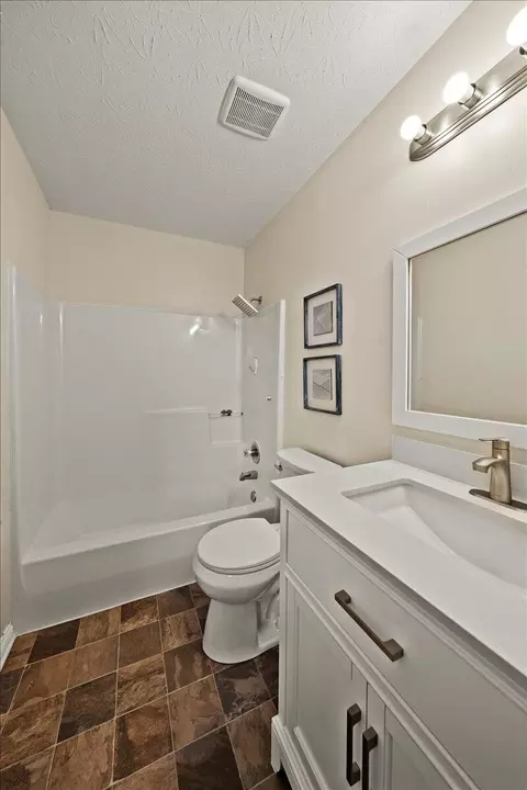 Bath - 37 Otter Dr, Taylor Mill, KY 41015 photo 2 of 4