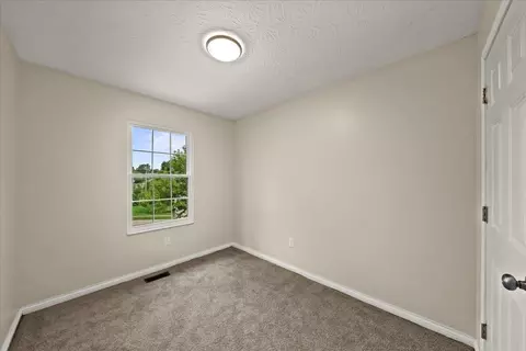 Bedroom - 37 Otter Dr, Taylor Mill, KY 41015 photo 3 of 5