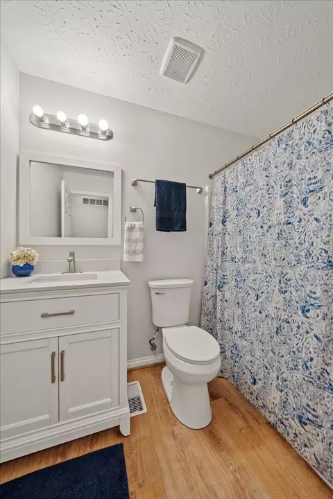 Bath - 37 Otter Dr, Taylor Mill, KY 41015 photo 3 of 4