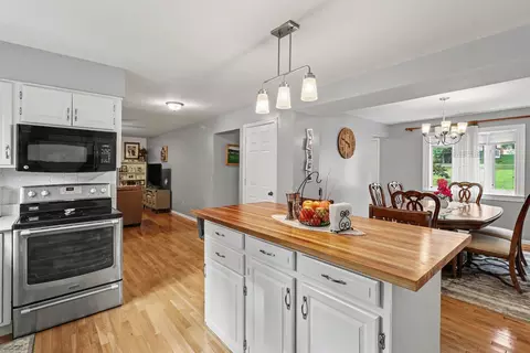 Kitchen - 803 Dalewood Dr, Villa Hills, KY 41017 photo 2 of 3