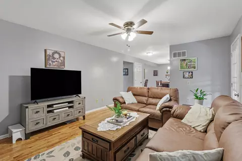 Living - 803 Dalewood Dr, Villa Hills, KY 41017 photo 1 of 3