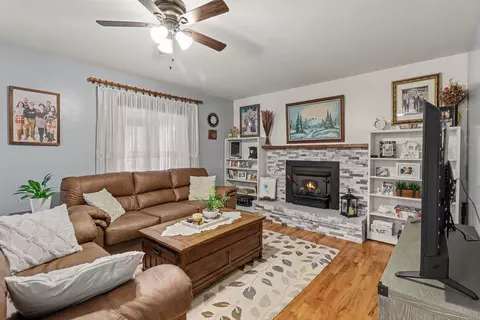 Living - 803 Dalewood Dr, Villa Hills, KY 41017 photo 2 of 3