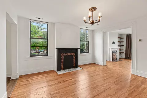 Living - 202 Athey St #2A, Covington, KY 41011 photo 3 of 4