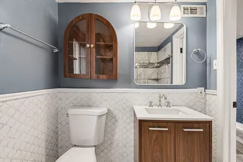 Bath - 202 Athey St #2A, Covington, KY 41011 photo 2 of 4