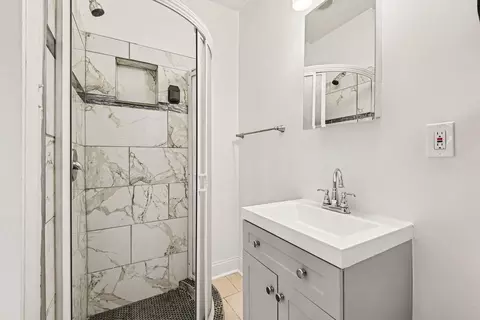 Bath - 202 Athey St #2A, Covington, KY 41011 photo 4 of 4