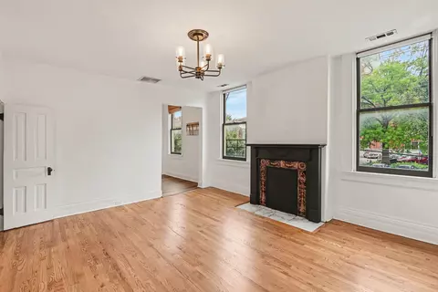 Living - 202 Athey St #2A, Covington, KY 41011 photo 2 of 4