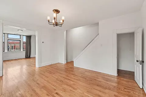 Living - 202 Athey St #2A, Covington, KY 41011 photo 1 of 4