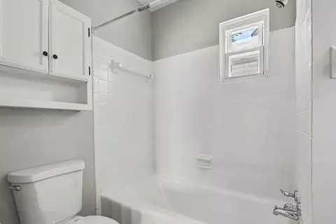 Bath - 48 Ridgeway Ave, Florence, KY 41042 photo 1 of 2