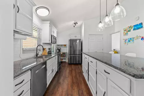 Kitchen - 565 Kinsella Dr, Edgewood, KY 41017 photo 3 of 5