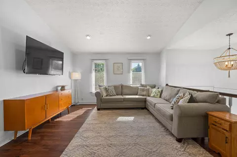 Living - 565 Kinsella Dr, Edgewood, KY 41017 photo 2 of 2