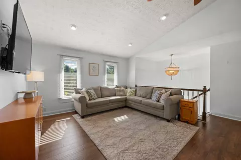 Living - 565 Kinsella Dr, Edgewood, KY 41017 photo 1 of 2