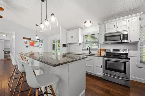 Kitchen - 565 Kinsella Dr, Edgewood, KY 41017 photo 2 of 5