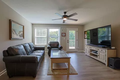 Living - 2467 Bella Rdg, Fort Mitchell, KY 41017 photo 2 of 3