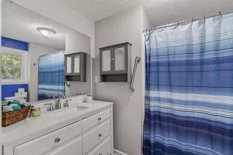 Bath - 264 Shaw Ave, Erlanger, KY 41018 photo 2 of 2