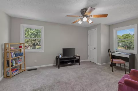 Bedroom - 264 Shaw Ave, Erlanger, KY 41018 photo 3 of 5