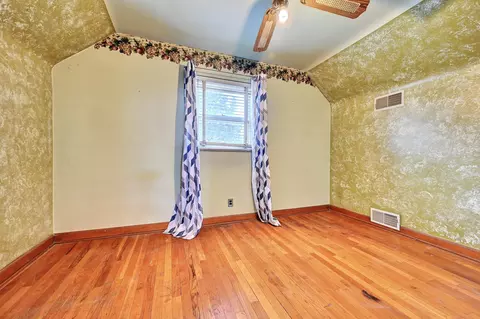 Bedroom - 4029 Alexandria Pike, Cold Spring, KY 41076 photo 2 of 3