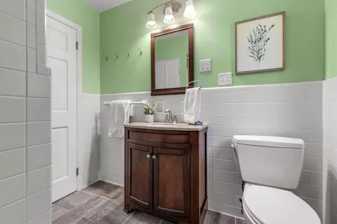 Bath - 1593 Marcella Dr, Fort Wright, KY 41011 photo 2 of 4