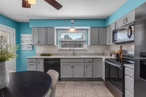 Kitchen - 1593 Marcella Dr, Fort Wright, KY 41011 photo 1 of 3