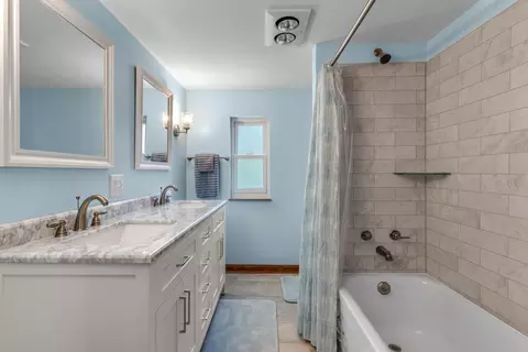 Bath - 1593 Marcella Dr, Fort Wright, KY 41011 photo 4 of 4
