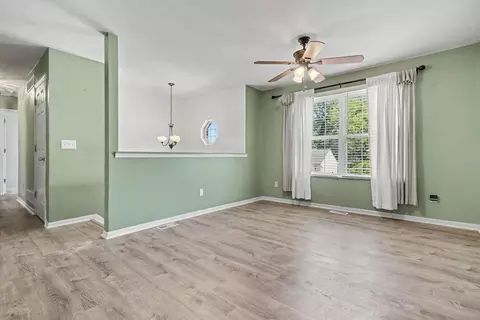 Living - 2067 Gribble Dr, Fort Mitchell, KY 41017 photo 2 of 4