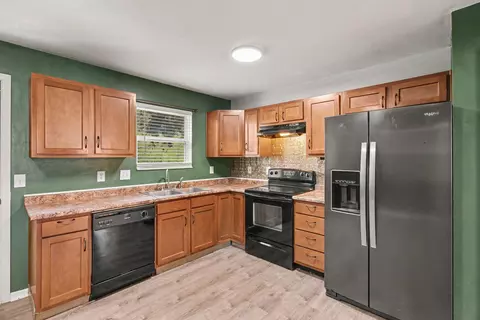Kitchen - 2067 Gribble Dr, Fort Mitchell, KY 41017 photo 2 of 4