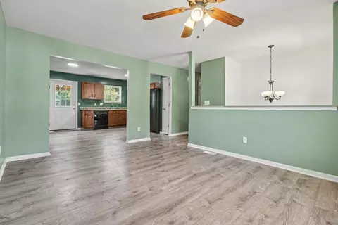 Living - 2067 Gribble Dr, Fort Mitchell, KY 41017 photo 3 of 4