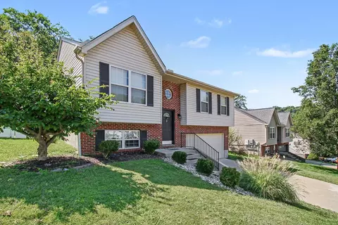 Exterior - 2067 Gribble Dr, Fort Mitchell, KY 41017 photo 2 of 4