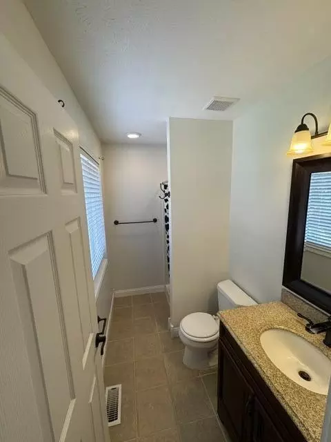 Bath - 10008 Wild Cherry Dr, Union, KY 41091 photo 1 of 3