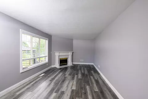 Living - 10008 Wild Cherry Dr, Union, KY 41091 photo 4 of 6