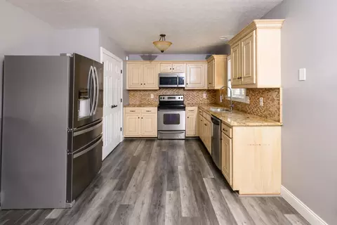 Kitchen - 10008 Wild Cherry Dr, Union, KY 41091 photo 2 of 3