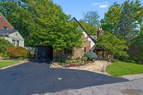 Exterior - 1060 Jackson Rd, Park Hills, KY 41011 photo 3 of 14