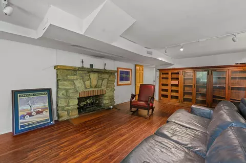 Living - 1060 Jackson Rd, Park Hills, KY 41011 photo 6 of 6