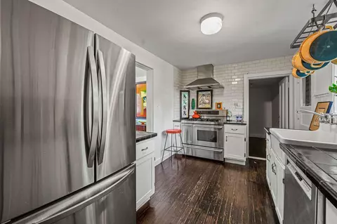 Kitchen - 1060 Jackson Rd, Park Hills, KY 41011 photo 3 of 5