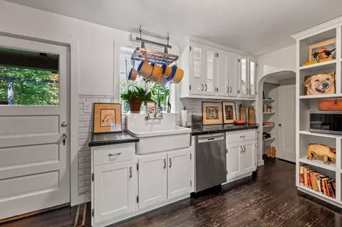 Kitchen - 1060 Jackson Rd, Park Hills, KY 41011 photo 5 of 5