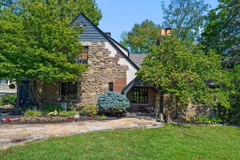 Exterior - 1060 Jackson Rd, Park Hills, KY 41011 photo 2 of 14