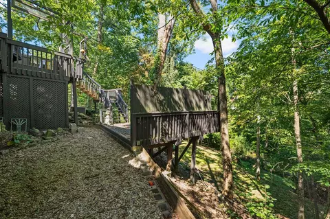Exterior - 1060 Jackson Rd, Park Hills, KY 41011 photo 6 of 14