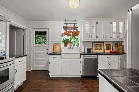 Kitchen - 1060 Jackson Rd, Park Hills, KY 41011 photo 1 of 5